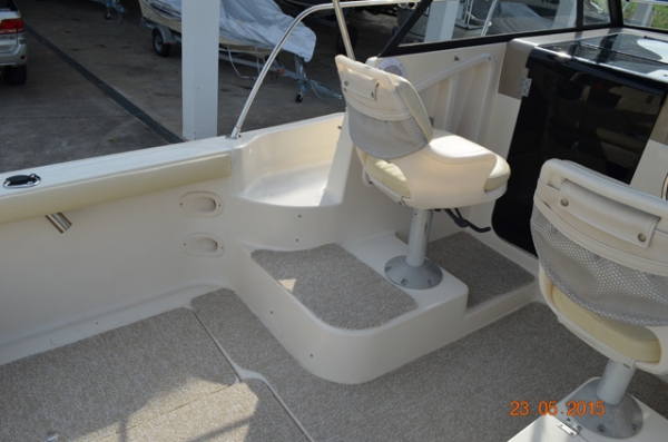 Trophy Pro 2509 Walk Around 225hp Mercury 2002 2 stroke Aluminium Trailer