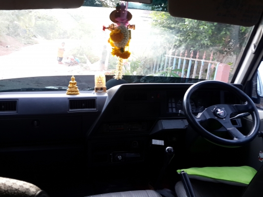 ขายด่วน รถตู้ NISSAN URVAN