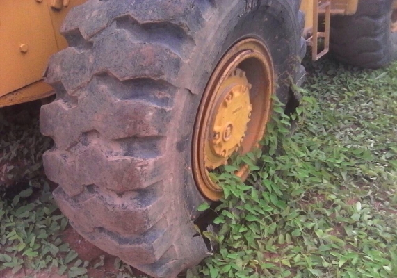 CAT 950 รถตักล้อยาง เอวอ่อน รถจอดไม่ได้ใช้งานขายตามสภาพนะครับ เครื่องยนต์แรงดีกำลังไม่ตกสภาพดียังใช้งานได้ดีครับ ตอนนี้จอดเพราะไม่ได้ใช้งานเฉยๆครับ ระบบไฮดรอลิกส์ไม่มีแตกเยิ้ม ตักได้หนึ่งคิวครึ่งครับแขนเดิมยังไม่ต่อแขนยาว บุ้งกี๋ไม่มีผุสภาพดีสุดๆครับ ยางล CAT 950 รถตักล้อยาง เอวอ่อน รถจอดไม่ได้ใช้งานขายตามสภาพนะครับ เครื่องยนต์แรงดีกำลังไม่ตกสภาพดียังใช้งานได้ดีครับ ตอนนี้จอดเพราะไม่ได้ใช้งานเฉยๆครับ ระบบไฮดรอลิกส์ไม่มีแตกเยิ้ม ตักได้หนึ่งคิวครึ่งครับแขนเดิมยังไม่ต่อแขนยาว บุ้งกี๋ไม่มีผุสภาพดีสุดๆครับ ยางล