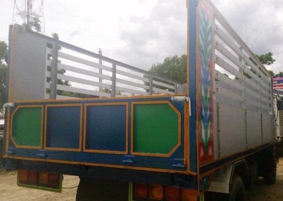 HINO FF2H 210 HP HO6C-TC หกล้อดั๊มพ์ กระบะดั๊มพ์มิเนียมคอกเกษตร 12 ตันความยาว 5.80 เมตรสภาพสวยจัดพร้อมบรรทุกหนักได้เลยครับ เครื่องยนต์แน่นดีแรงดีไม่มีเยิ้ม หัวเก๋งไฮเทคอย่างสวยภายในเก๋งคอนโซลสวยครบพร้อม พวงมาลัยเพาเวอร์ ช่วงล่างใหญ่คัชซีสวยเดิมไม่มีแตกบวม