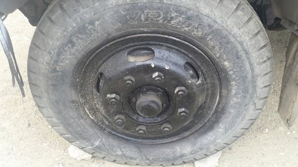 HINO FF2H 210 HP HO6C-TC หกล้อดั๊มพ์ กระบะดั๊มพ์มิเนียมคอกเกษตร 12 ตันความยาว 5.80 เมตรสภาพสวยจัดพร้อมบรรทุกหนักได้เลยครับ เครื่องยนต์แน่นดีแรงดีไม่มีเยิ้ม หัวเก๋งไฮเทคอย่างสวยภายในเก๋งคอนโซลสวยครบพร้อม พวงมาลัยเพาเวอร์ ช่วงล่างใหญ่คัชซีสวยเดิมไม่มีแตกบวม