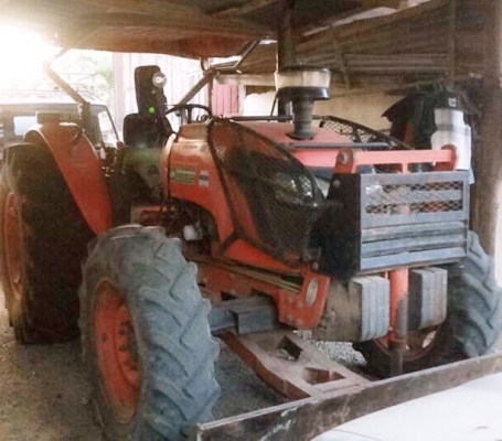 KUBOTA M9540 - 2 เพลา รถไถใหญ่สภาพดีพร้อมทำงานได้เลย เครื่องยนต์แรงดีกำลังไม่ตก ระบบเกียร์ซิงโครเมท เดินหน้า 8 ถอยหลัง 8 ใช้งานง่ายไม่มีหลุด ระบบไฮดรอลิกส์ของเหลวไม่แตกเยิ้ม อุปกรณ์ครบพร้อม มีใบดันหน้า ผานพรวนดิน 7 ช่วงล่างแน่นยางสภาพดี 65\% เอกสารทะเบียนค