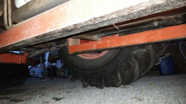 KUBOTA M9540 - 2 เพลา รถไถใหญ่สภาพดีพร้อมทำงานได้เลย เครื่องยนต์แรงดีกำลังไม่ตก ระบบเกียร์ซิงโครเมท เดินหน้า 8 ถอยหลัง 8 ใช้งานง่ายไม่มีหลุด ระบบไฮดรอลิกส์ของเหลวไม่แตกเยิ้ม อุปกรณ์ครบพร้อม มีใบดันหน้า ผานพรวนดิน 7 ช่วงล่างแน่นยางสภาพดี 65\% เอกสารทะเบียนค