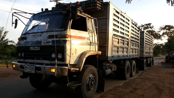 **975,000 บ.ต่อรอง/// ISUZU JUMBO-270 พ่วง ไม่ดั้ม **ขาย18ล้อพ่วง แม่+ลูก ล่อง/ไม่ดั้ม ISUZU JUMBO คัสซี351xx วางเครื่องDECA 6SD1 Turbo 270แรง เกียร์GIGA (ลงเล่ม) เครื่องดี แน่นดี แรง เกียร์ดีไม่หลุด ช่วงล่างใหญ่ แน่น คัสซีใหญ่ ไม่ผุ คานหน้าใหญ่ 2เพลาใหญ่