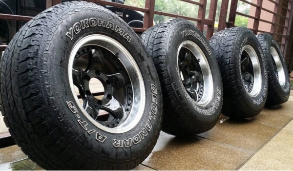 ล้อลาย Bradley ขอบ16 พร้อมยาง All Yokohama 265 70 16 ใส่หล่อๆดอกยังดีใช้อีกเป็นปีครับ ล้อลาย Bradley ขอบ16 พร้อมยาง All Yokohama 265 70 16 ใส่หล่อๆดอกยังดีใช้อีกเป็นปีครับ