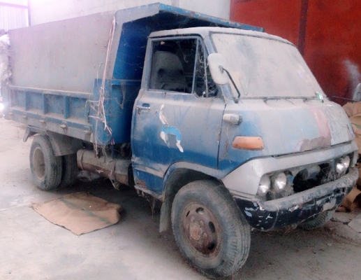 TOYOTA DYNA BU12 - 85 HP หกล้อดั๊มพ์ กระบะดั๊มพ์เหล็กความยาว 3.20 เมตรสภาพดีไม่ผุพร้อมบรรทุกได้เลย เครื่องยนต์แรงดีกำลังไม่ตก รถจอดเพราะไม่ได้ใช้งานมาประมาณ 1 ปีครับ ภายในเก๋งคอนโซลครบพร้อม พวงมาลัยธรรมดา ช่วงล่างคัชซีไม่บวม ยางสภาพดีประมาณ 60\% เอกสารเล่ม