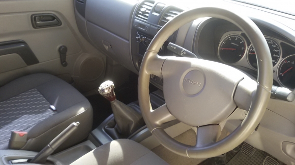 อยากรวยเราช่วยได้ใช้ ISUZU D MAX SPECE CAB 2500TUBO  PUWER