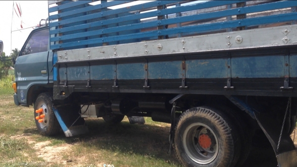 ขายหกล้อ ISUZU-KS26 มีภาพวีดีโอ เครื่อง 110 แแรงม้า ราคา 198,000 บาท หัวยกได้ กระบะยาว 4.30 ม เฟืองท ขายหกล้อ ISUZU-KS26 มีภาพวีดีโอ เครื่อง 110 แแรงม้า ราคา 198,000 บาท หัวยกได้ กระบะยาว 4.30 ม เฟืองท