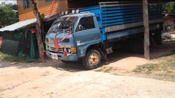 ขายหกล้อ ISUZU-KS26 มีภาพวีดีโอ เครื่อง 110 แแรงม้า ราคา 198,000 บาท หัวยกได้ กระบะยาว 4.30 ม เฟืองท ขายหกล้อ ISUZU-KS26 มีภาพวีดีโอ เครื่อง 110 แแรงม้า ราคา 198,000 บาท หัวยกได้ กระบะยาว 4.30 ม เฟืองท