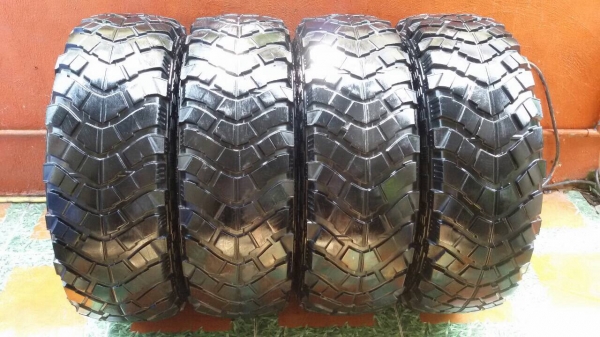 ขายยาง mud yokohama 265/75/16. ปี 12