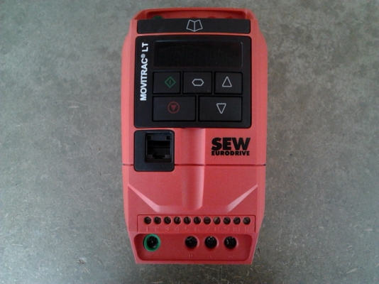 INVERTER ยี่ห้อ SEW  0.75 KW, 1 HP รุ่น Movitrac LT ใช้ไฟบ้าน  มีมาเพิ่ม 1 ตัว