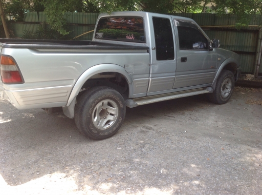 Isuzu rodeo 4x4ปี2000 2.8trubo Isuzu rodeo 4x4ปี2000 2.8trubo