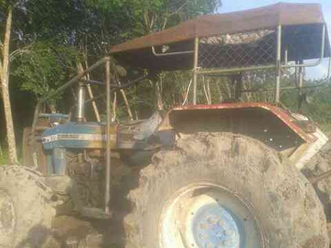 ขายรถไถ FORD 7610 2 เพลา ใบมีด 7 จาน ไม่มีเอกสาร ราคา 350000