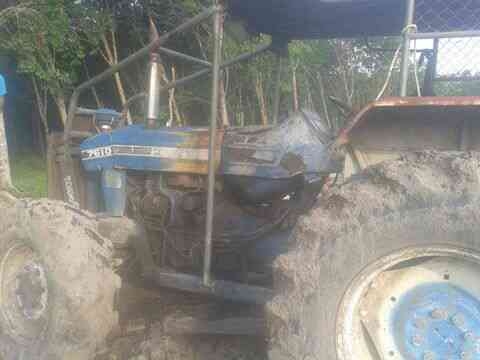 ขายรถไถ FORD 7610 2 เพลา ใบมีด 7 จาน ไม่มีเอกสาร ราคา 350000