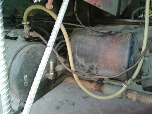 สิบล้อ มิตรซู ไอ้หลง FN 527 MA195แรง เกียร์ใหญ่10 สปีส เบรคใหญ่ บรรทุกแม็คโค 2000 วิ่งทางไกลสะบาย เล่มทะเบียนพร้อมโอน ราคา 658,000บ ต่อรองได้ ครับ