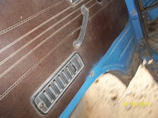 ขาย 80000  บาท 4ล้อกลาง  74 แรง เอกสารพร้อมโอน