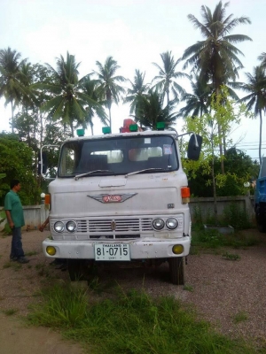 รถเทนเลอร์ 6ล้อ HINO   km 310ติดเครนUNIC  3 ตันราคา 300,000 090-772-3710 098-539-6074