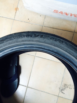 ขายยางขอบ18" 225-40R18 ปี 12 สวยๆ 2 เส้นขาย 1,800 บาท