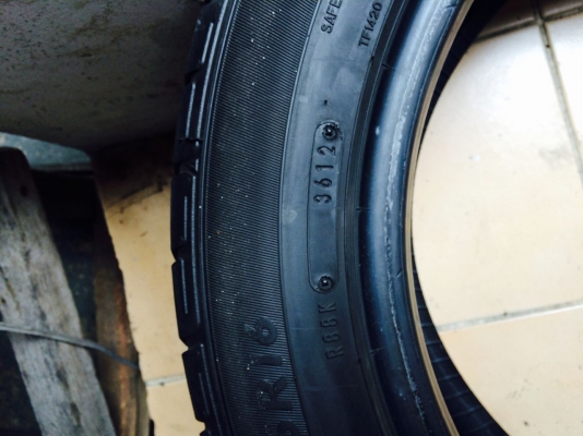 ขายยาง 16" 205-55R16 ปี 12 Dunlop Sport SP 01 สวย 4 เส้น ดอกลึก ดอกหนา ไม่แตกไม่บวม ขาย 2,200 บาท ดูยางแถว ดอนเมือง ซ.วิภาวดีรังสิต 35 สนใจโทร 062-121-9299 / 086-3824530 Id Line : thidasasa