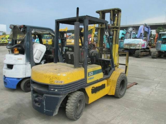 KOMATSU FD30-11ขนาด3ตัน เสาสูง4เกียร์ธรรมดา เครื่องยนต์ดีเซล4D95 งาฮิ้งฟอล์คกระดกได้ รถญี่ปุ่นแท้ ราคาต่อรองได้0816161541