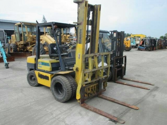 KOMATSU FD30-11ขนาด3ตัน เสาสูง4เกียร์ธรรมดา เครื่องยนต์ดีเซล4D95 งาฮิ้งฟอล์คกระดกได้ รถญี่ปุ่นแท้ ราคาต่อรองได้0816161541