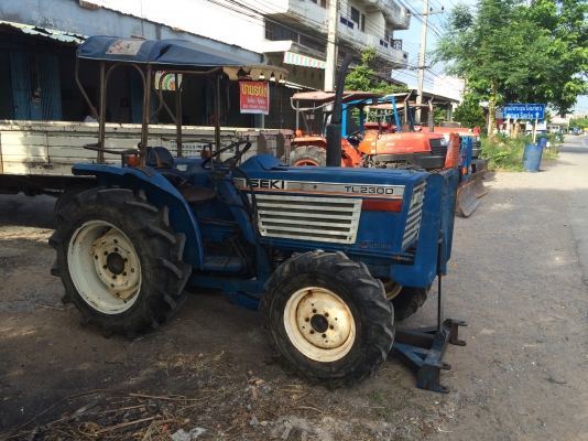 ขายครับ Iseki TL2300 4WD พร้อมใบดันหน้า สวยๆครับ