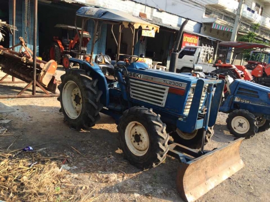 ขายครับ Iseki TL2300 4WD พร้อมใบดันหน้าสวยๆครับ