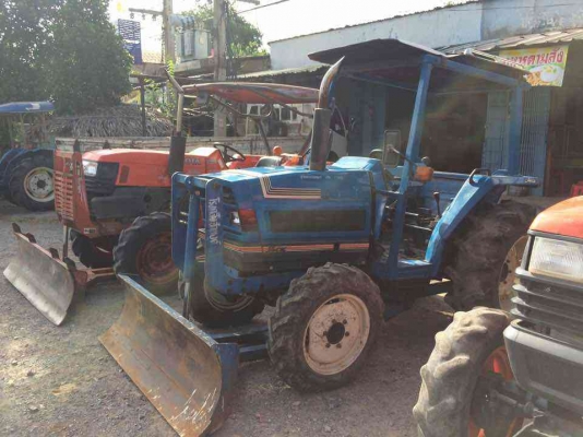 ขายครับ Iseki TL2300 4WD พร้อมใบดันหน้าสวยๆครับ