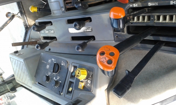 ขายรถไถฟอด8240 ขายรถไถฟอด8240