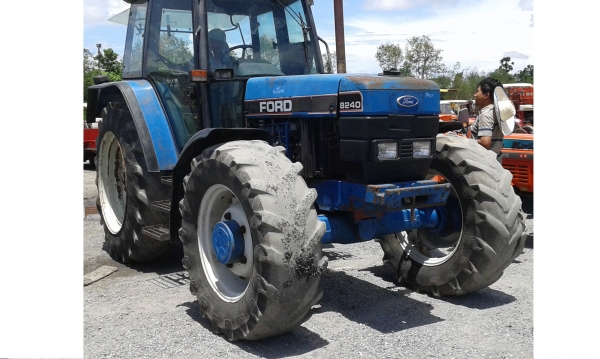 ขายรถไถฟอด8240