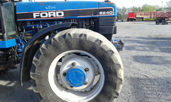 ขายรถไถฟอด8240 ขายรถไถฟอด8240