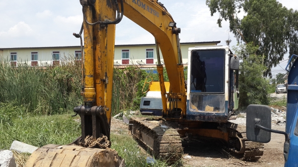 KOMATSU pc100 รุ่น5 450000 ใช้งานได้ปกติ