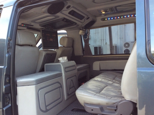 รถตู้เกียร์ พรีจีโอ ปี03 เครื่องดีเซล 2.7 เกียร์ธรรมดา เพาเวอร์ กระจกไฟฟ้า เซนทรัลล็อก ภายในแต่งVIP ทั้งคัน เครื่องเสียงพร้อมจอ21"ดูหนังฟังเพลงได้เลย แอร์หน้าแอร์ราวหลัง เบาะหนังสามแถวปรับหมันได้ ภายในสวยๆ ม่านรอบคัน ตัวถังบางเดิมสวยๆสีเงาบางสวยมาก แ รถตู้เกียร์ พรีจีโอ ปี03 เครื่องดีเซล 2.7 เกียร์ธรรมดา เพาเวอร์ กระจกไฟฟ้า เซนทรัลล็อก ภายในแต่งVIP ทั้งคัน เครื่องเสียงพร้อมจอ21"ดูหนังฟังเพลงได้เลย แอร์หน้าแอร์ราวหลัง เบาะหนังสามแถวปรับหมันได้ ภายในสวยๆ ม่านรอบคัน ตัวถังบางเดิมสวยๆสีเงาบางสวยมาก แ