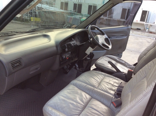 รถตู้เกียร์ พรีจีโอ ปี03 เครื่องดีเซล 2.7 เกียร์ธรรมดา เพาเวอร์ กระจกไฟฟ้า เซนทรัลล็อก ภายในแต่งVIP ทั้งคัน เครื่องเสียงพร้อมจอ21"ดูหนังฟังเพลงได้เลย แอร์หน้าแอร์ราวหลัง เบาะหนังสามแถวปรับหมันได้ ภายในสวยๆ ม่านรอบคัน ตัวถังบางเดิมสวยๆสีเงาบางสวยมาก แ รถตู้เกียร์ พรีจีโอ ปี03 เครื่องดีเซล 2.7 เกียร์ธรรมดา เพาเวอร์ กระจกไฟฟ้า เซนทรัลล็อก ภายในแต่งVIP ทั้งคัน เครื่องเสียงพร้อมจอ21"ดูหนังฟังเพลงได้เลย แอร์หน้าแอร์ราวหลัง เบาะหนังสามแถวปรับหมันได้ ภายในสวยๆ ม่านรอบคัน ตัวถังบางเดิมสวยๆสีเงาบางสวยมาก แ