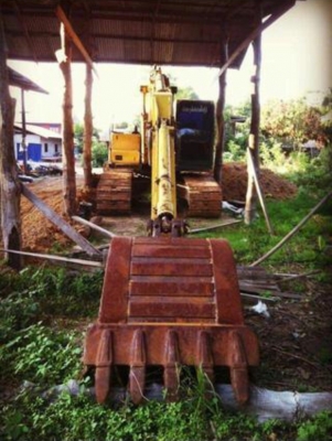 ขายด่วน Komatsu 200-6. พร้อมใช้ เล่มทะเบียน