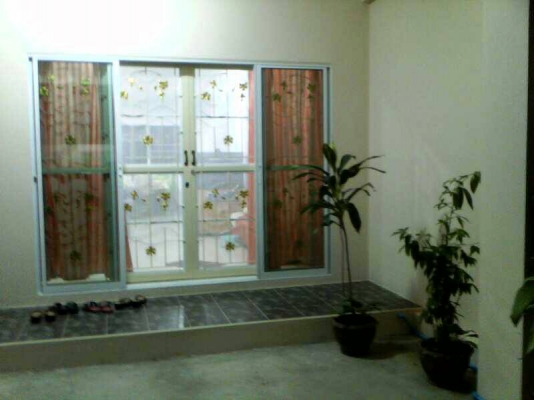 ขายทาวน์เฮ้าส์ในซอยประชาอุทิศ 90 ม.สุขสำราญ ลิฟวิ่ง