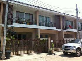 ขายทาวน์เฮ้าส์ในซอยประชาอุทิศ 90 ม.สุขสำราญ ลิฟวิ่ง