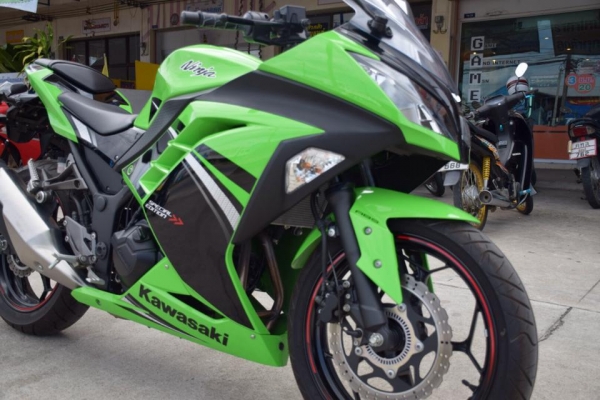 ขาย Kawazaki Ninja 300 Absสีเขียว ปี 58 รถ 3 เดือน ราคา เบา ๆ