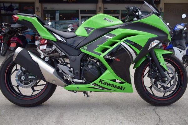 ขาย Kawazaki Ninja 300 Absสีเขียว ปี 58 รถ 3 เดือน ราคา เบา ๆ