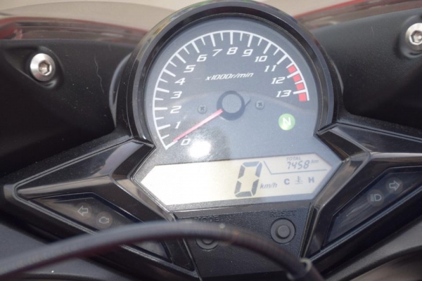 ขาย Honda Cbr150i สีแดง ปี 55 สภาพสวย เดิม ๆ ราคา เบา ๆ