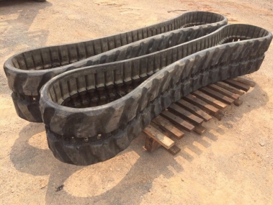 ขายแทรคยาง ใช้กับ รถขุด MITSUBISHI PC30/PC35 นำเข้าจากญี่ปุ่น ติดต่อ 081-2990958/089-8368497 (เจ้าของขายเอง)