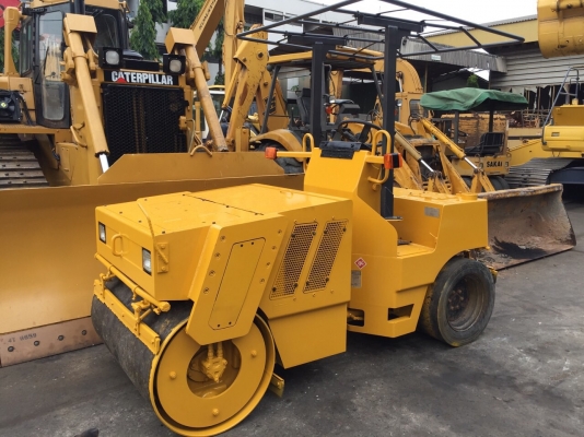 ขายด่วนรถบดหน้าเหล็กหลังยางขนาด3.5ตัน SAKAI TW350 เก่าญี่ปุ่น พร้อมใช้งาน เอกสารแจ้งจำหน่าย