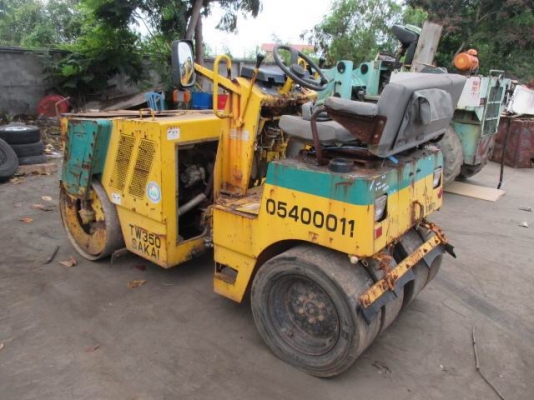 ขายด่วนรถบดหน้าเหล็กหลังยางขนาด3.5ตัน SAKAI TW350 เก่าญี่ปุ่น พร้อมใช้งาน เอกสารแจ้งจำหน่าย