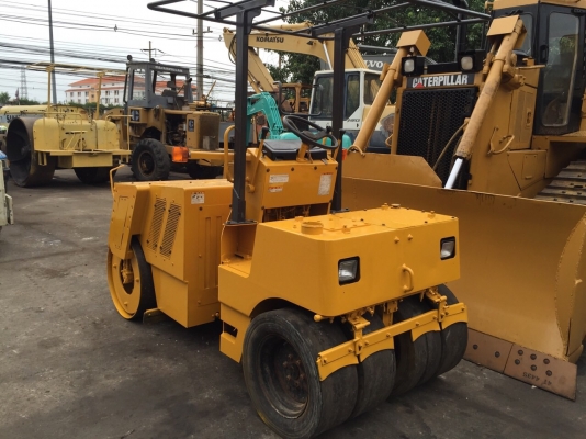 ขายด่วนรถบดหน้าเหล็กหลังยางขนาด3.5ตัน SAKAI TW350 เก่าญี่ปุ่น พร้อมใช้งาน เอกสารแจ้งจำหน่าย