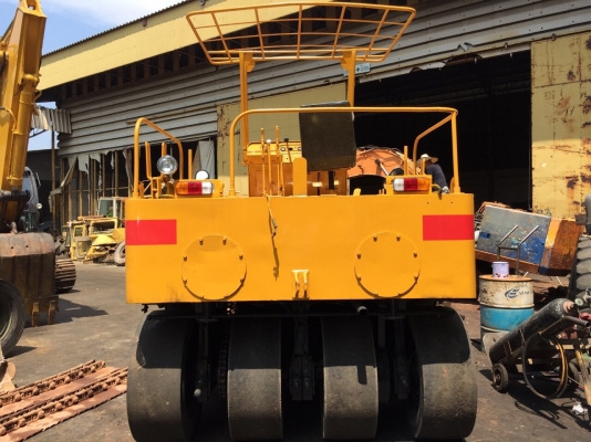 ขายด่วนรถบดล้อยาง7ล้อWATANABE WP15WE เก่าญี่ปุ่น พร้อมใช้งาน เอกสารแจ้งจำหน่ายเอาไปจดทะเบียนได้