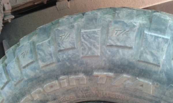 ขายเศษยาง KM2 BF 255/85/16 ปี09 ดอก7-8 เซน มี 3 เส้นๆละ2000.- ขายเศษยาง KM2 BF 255/85/16 ปี09 ดอก7-8 เซน มี 3 เส้นๆละ2000.-