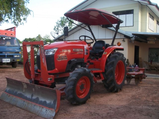 ขายรถไถ KUBOTA L3608 สภาพ 99\% ใบมีดดันหน้า พร้อมผานพรวน 5