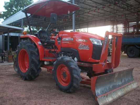 ขายรถไถ KUBOTA L3608 สภาพ 99\% ใบมีดดันหน้า พร้อมผานพรวน 5
