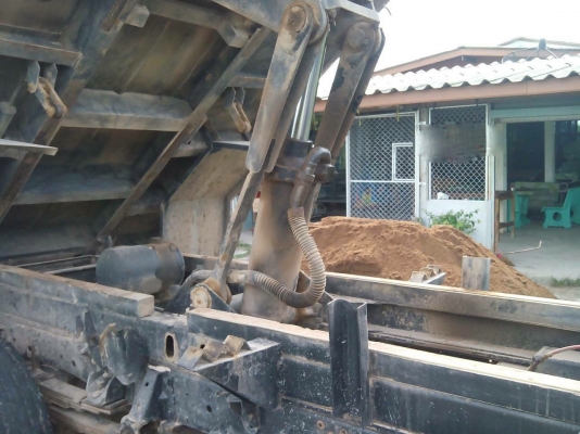 รถอีซูซุ 6 ล้อดั๊ม NPR 115  แรงม้า. ปี 39   สนใจติดต่อ  081 - 6079515