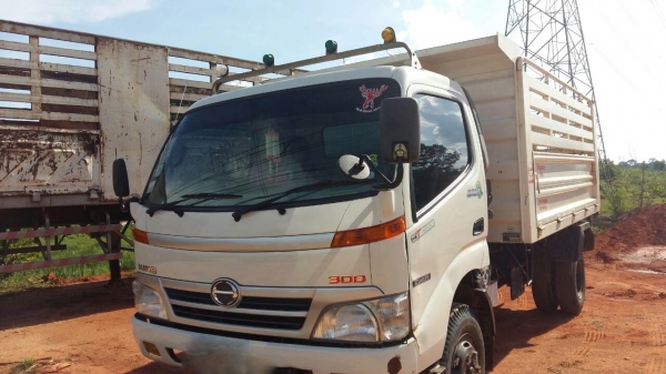 รถฮีโน่ 6 ล้อดั้ม ทูโถ้ 136 แรงม้า. ปี 55.  ( รถวิ่ง 4x,xxx กว่า กม. )       สนใจติดต่อ  081 - 6079515